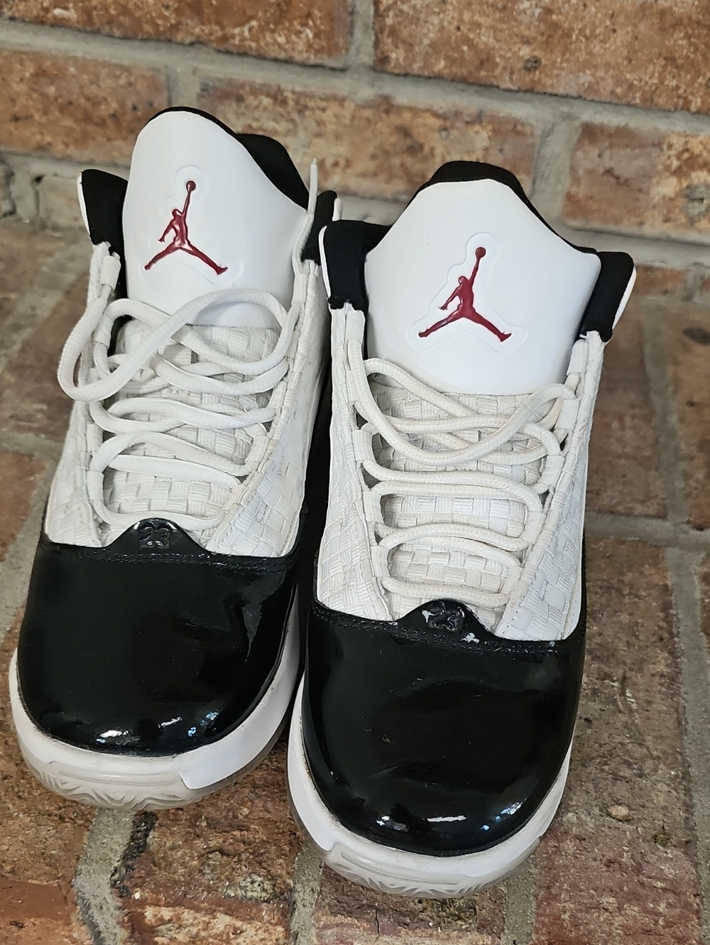 Youth 6.5_ Jordan Low-Top Sneakers in White, Black & Red